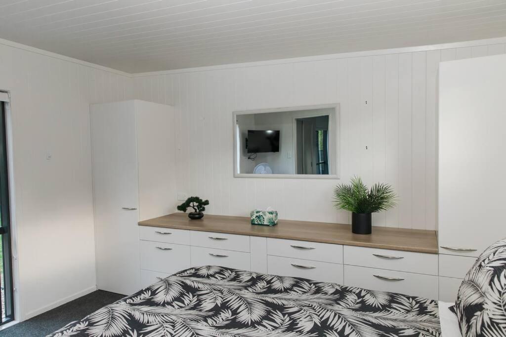 Appartement Bombay Hills Modern Retreat à Auckland Extérieur photo