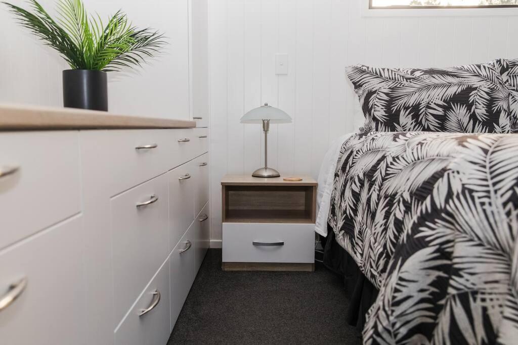 Appartement Bombay Hills Modern Retreat à Auckland Extérieur photo