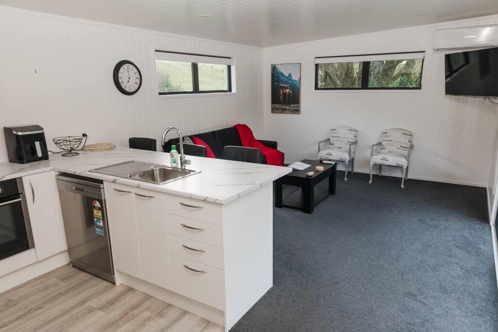 Appartement Bombay Hills Modern Retreat à Auckland Extérieur photo